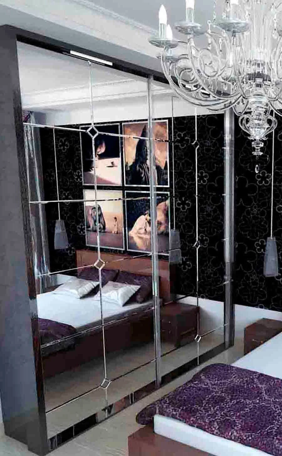 Зеркала с гравировкой в интерьере спальни