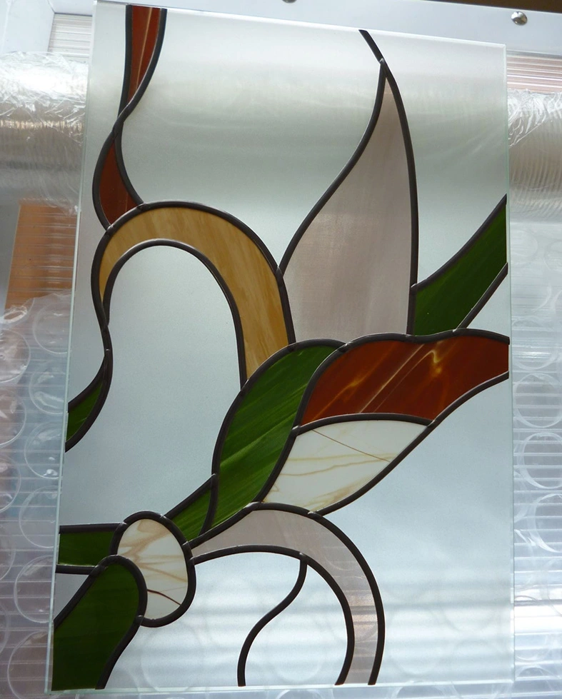 Пленочный витраж — это альтернатива дорогостоящим витражам Тиффани, изготовляется на цельном листовом стекле